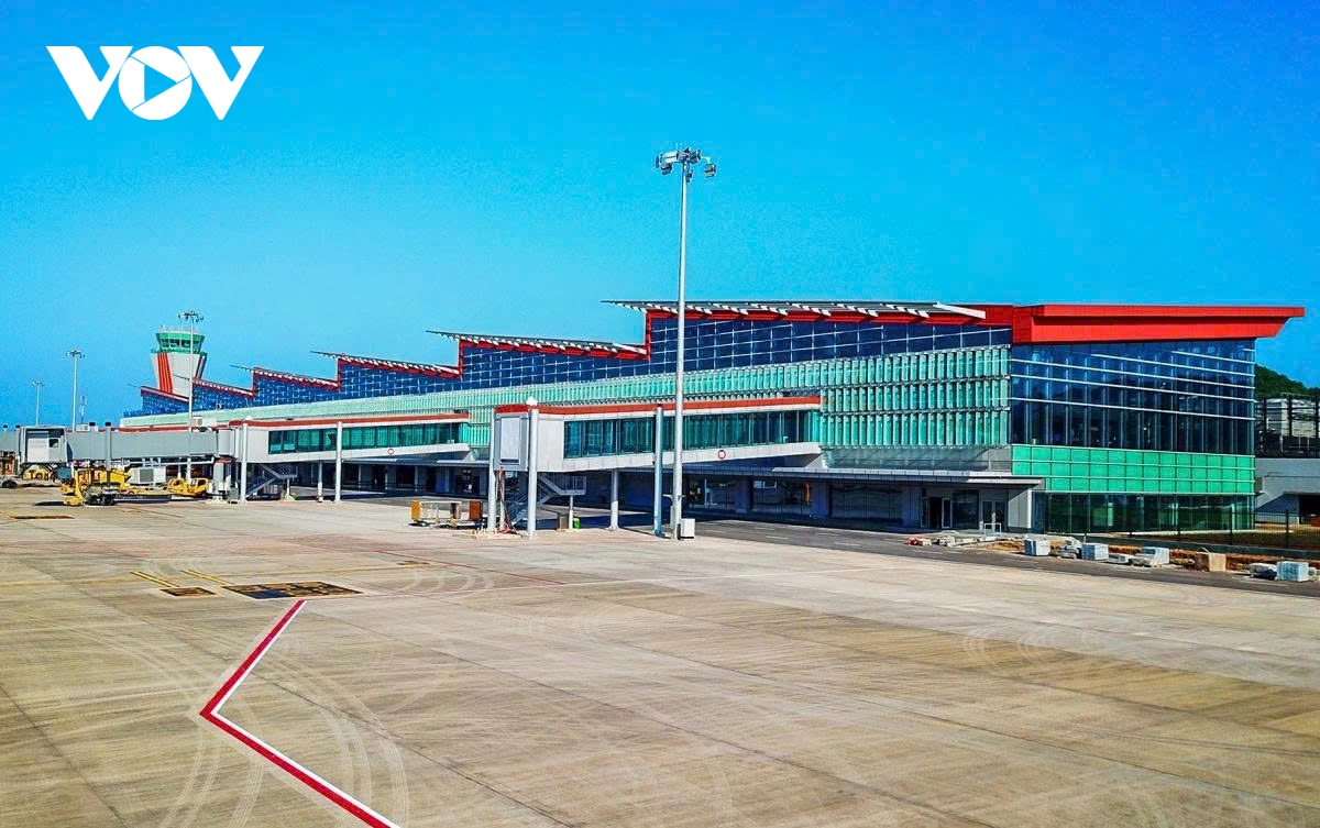 Typhoon Wipha forces airport closures in northern Vietnam